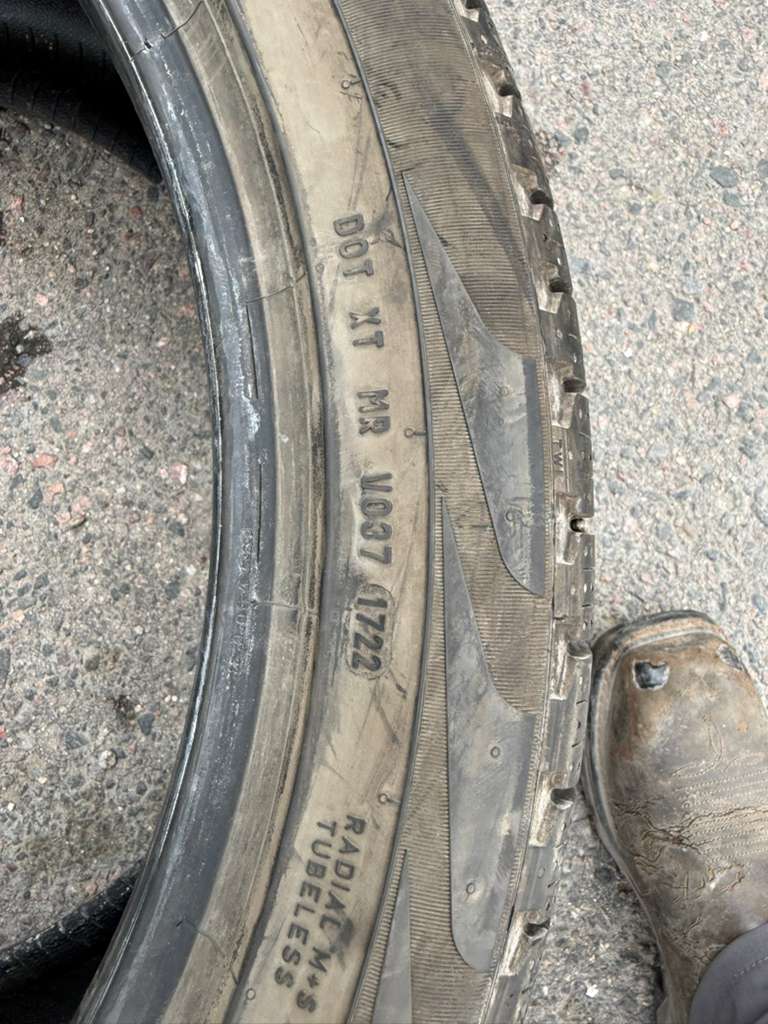 315/35R21 Single (1 Used Tire) Pirelli Scorpian Verde