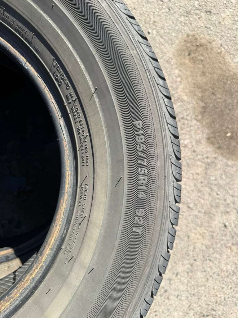 195/75R14 Pair (2 Used Tires) Kumho Solus KR21