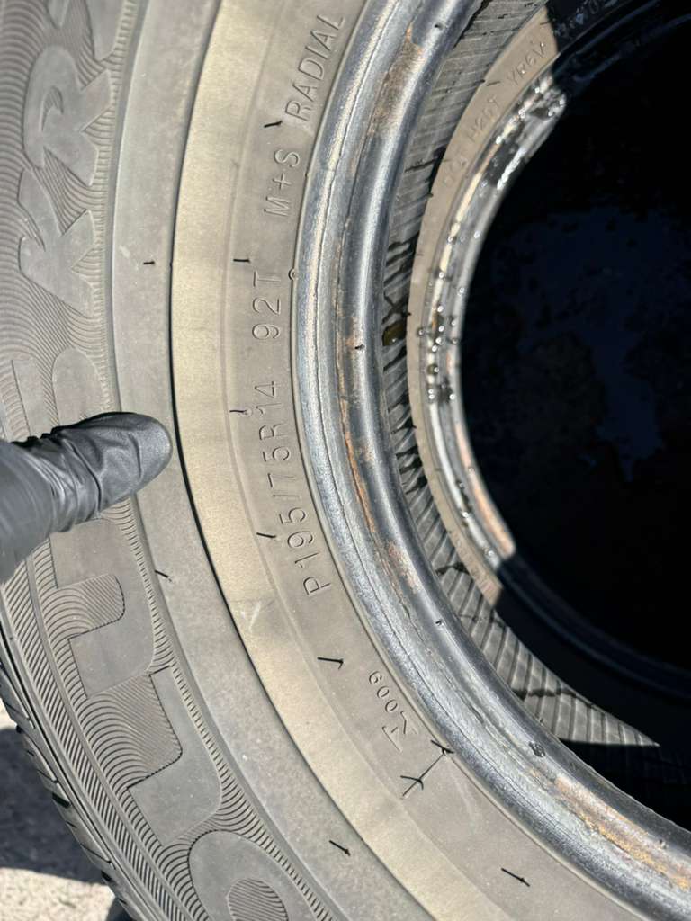 195/75R14 Pair (2 Used Tires) Kumho Solus KR21