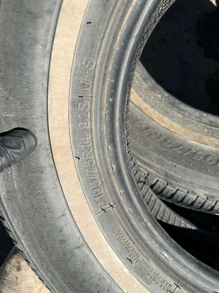 205/75R14 Pair (2 Used Tires) Travelstar UN106
