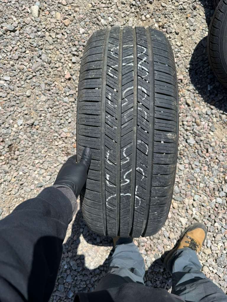 255/55R20 Single (1 Like New Tire) Blackhawk Agility SUV