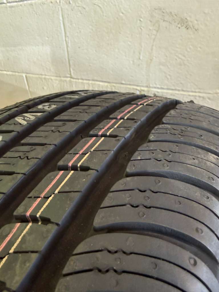 245/40R19 Set (4 Brand New Tires) Kumho Solus TA71