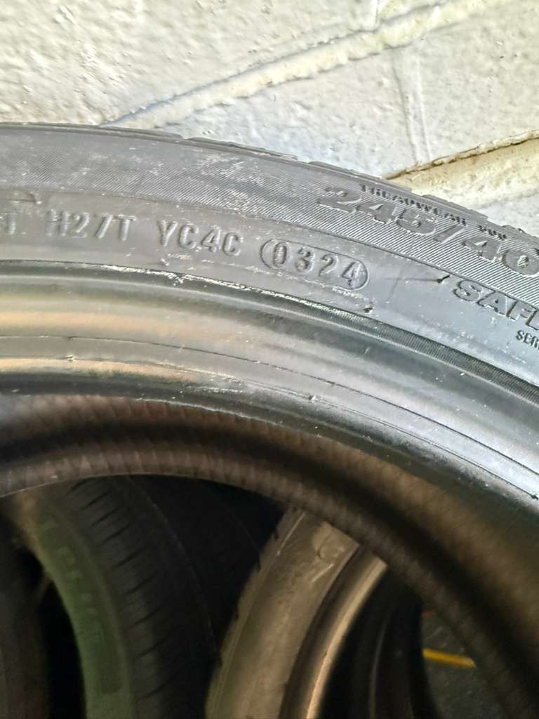 245/40R19 Set (4 Brand New Tires) Kumho Solus TA71