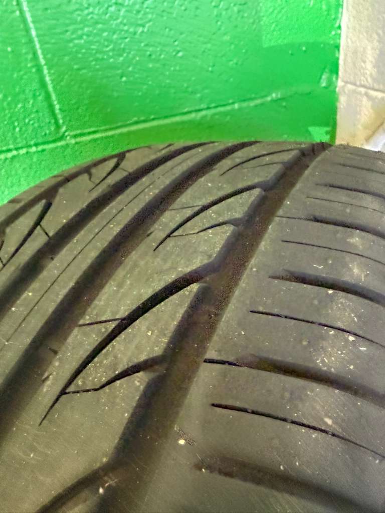 245/40R18 Set (4 Brand New Tires) Lexani LX UHP-207