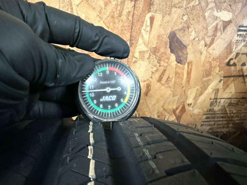 225/40R18 Set (4 Brand New Tires) Thunderer Mach 5