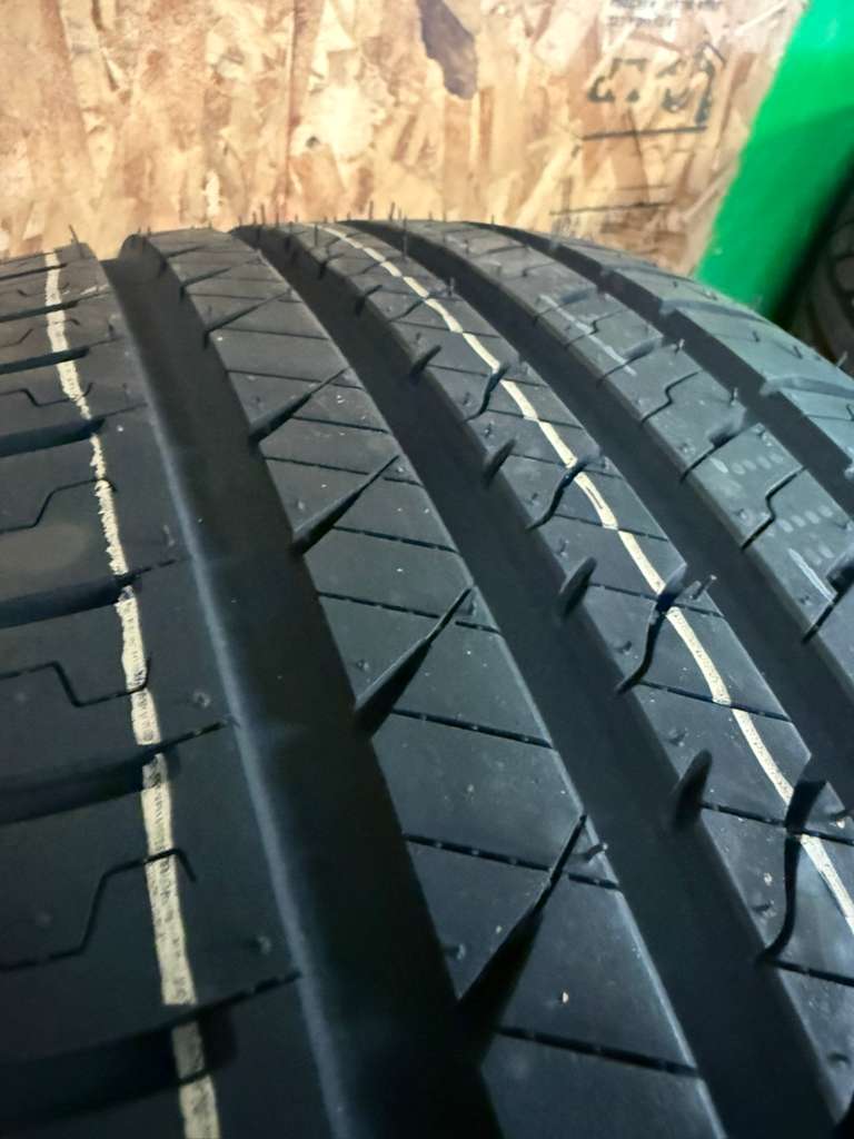 225/40R18 Set (4 Brand New Tires) Thunderer Mach 5
