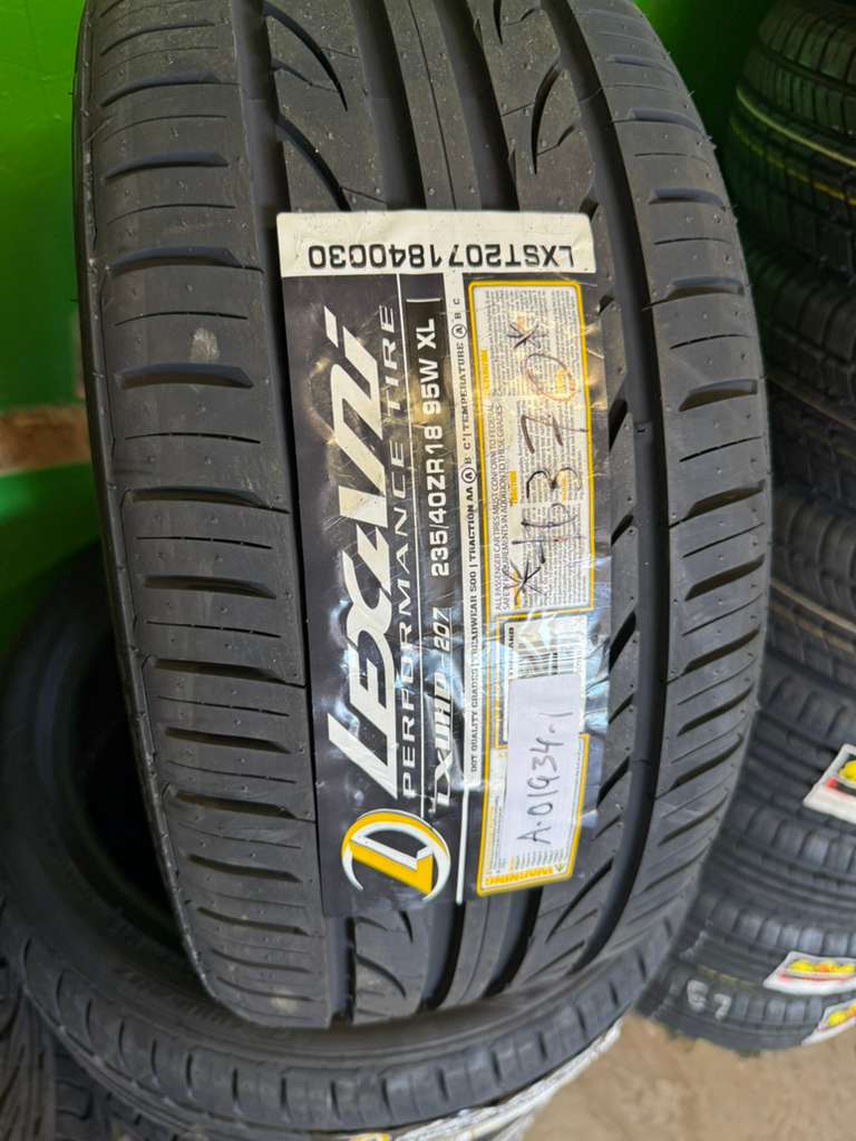 235/40R18 Set (4 Brand New Tires) Lexani LX UHP-207