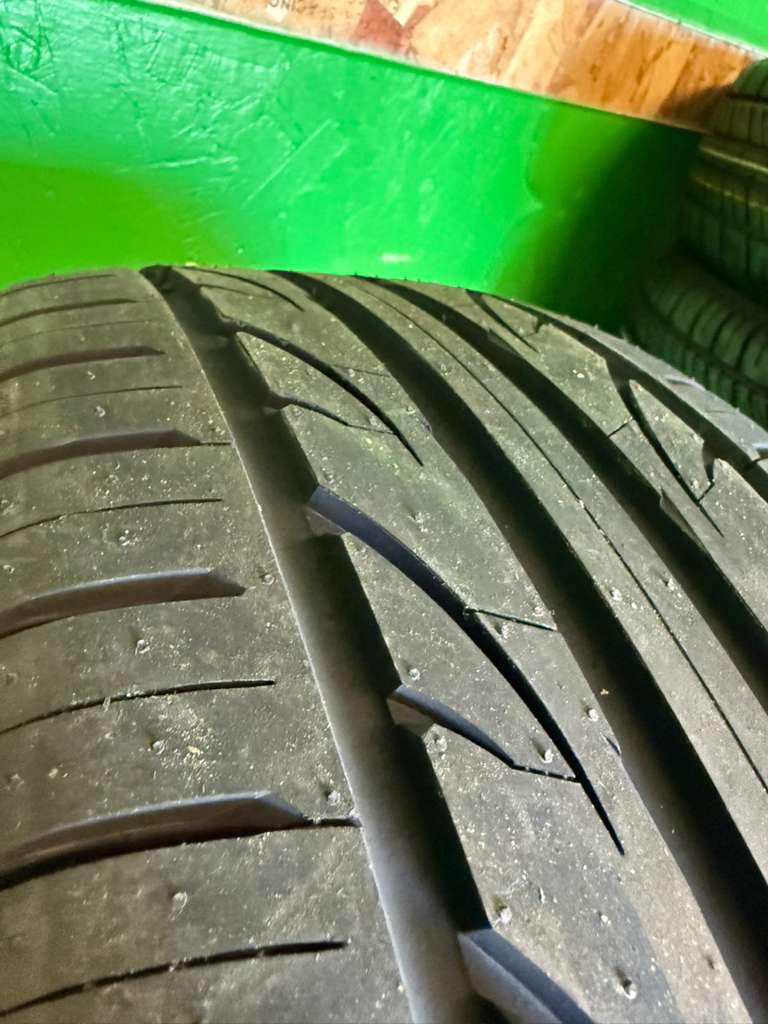 235/40R18 Set (4 Brand New Tires) Lexani LX UHP-207