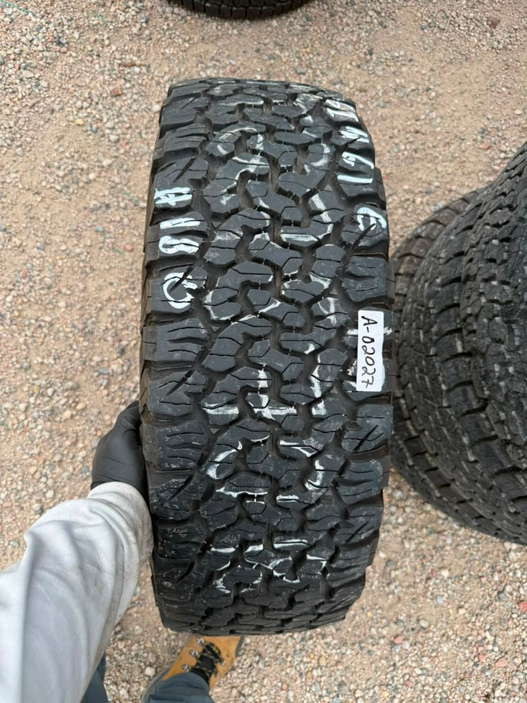 LT275/70R18 Single (1 Used Tire) Bfgoodrich All Terrain KO2