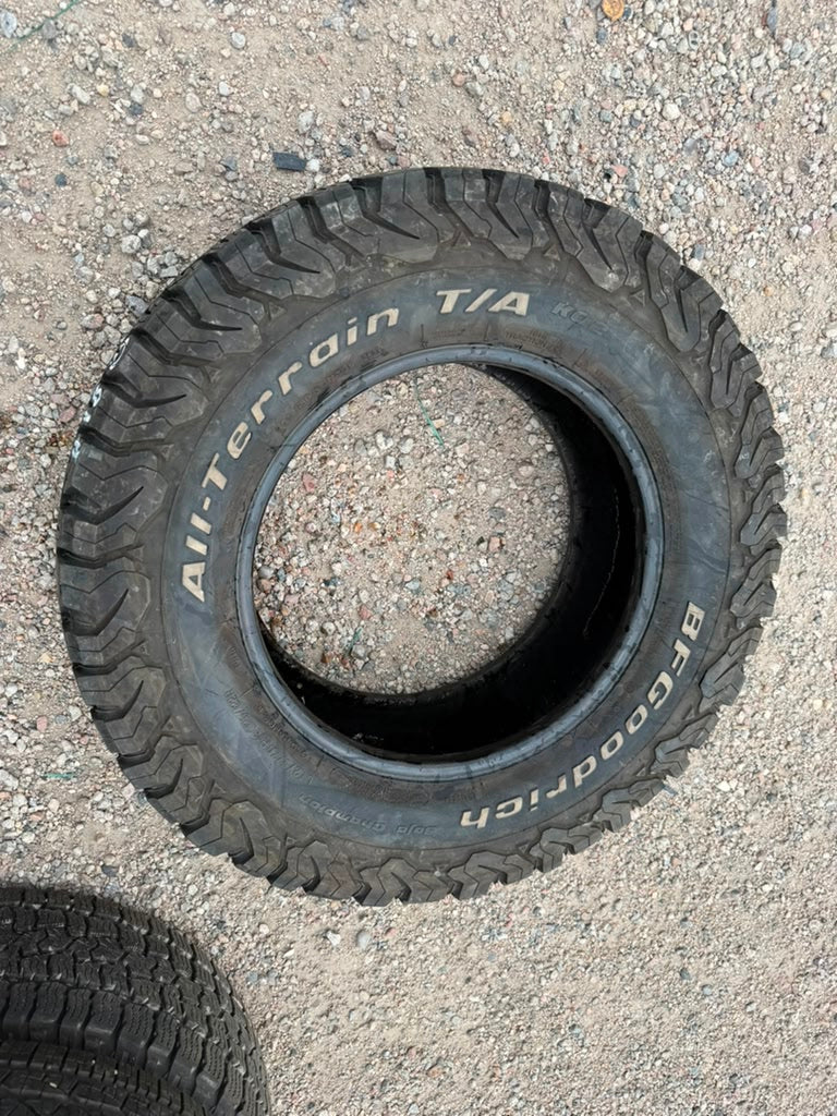 LT275/70R18 Single (1 Used Tire) Bfgoodrich All Terrain KO2