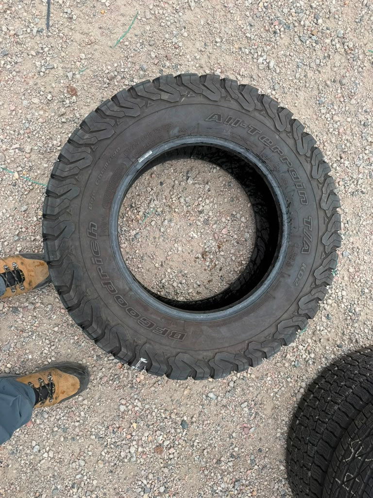 LT275/70R18 Single (1 Used Tire) Bfgoodrich All Terrain KO2
