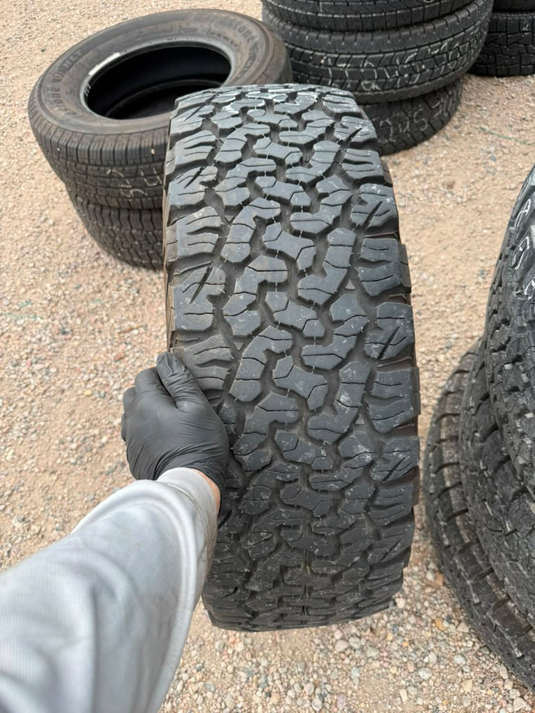 LT275/70R18 Single (1 Used Tire) Bfgoodrich All Terrain KO2