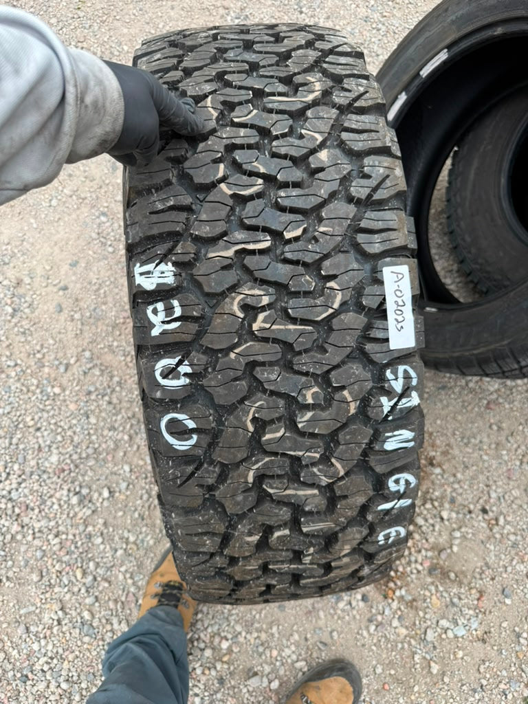 LT35x12.50R17  Single (1 Used Tire) Bfgoodrich All Terrain T/A KO2