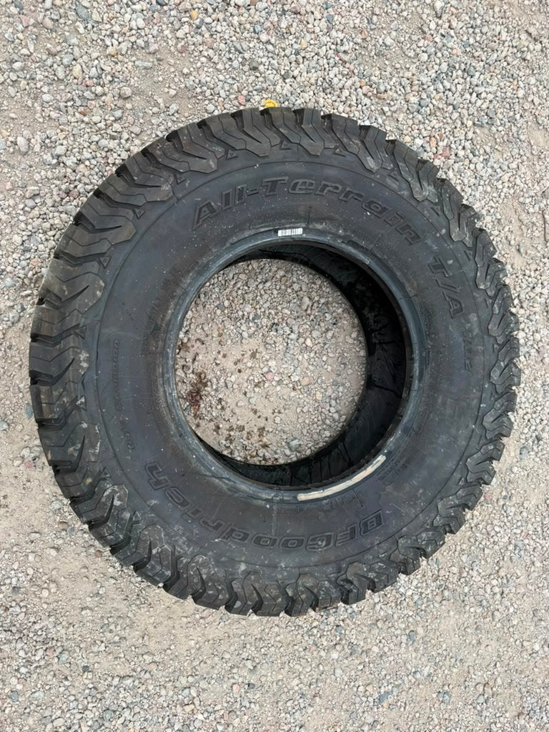 LT35x12.50R17  Single (1 Used Tire) Bfgoodrich All Terrain T/A KO2