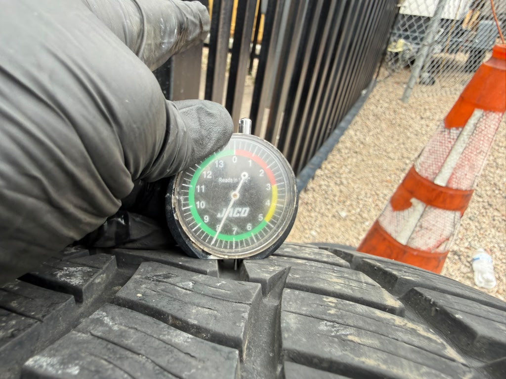 285/50R20 Single (1 Used Tire) Cooper Discoverer H/T Plus