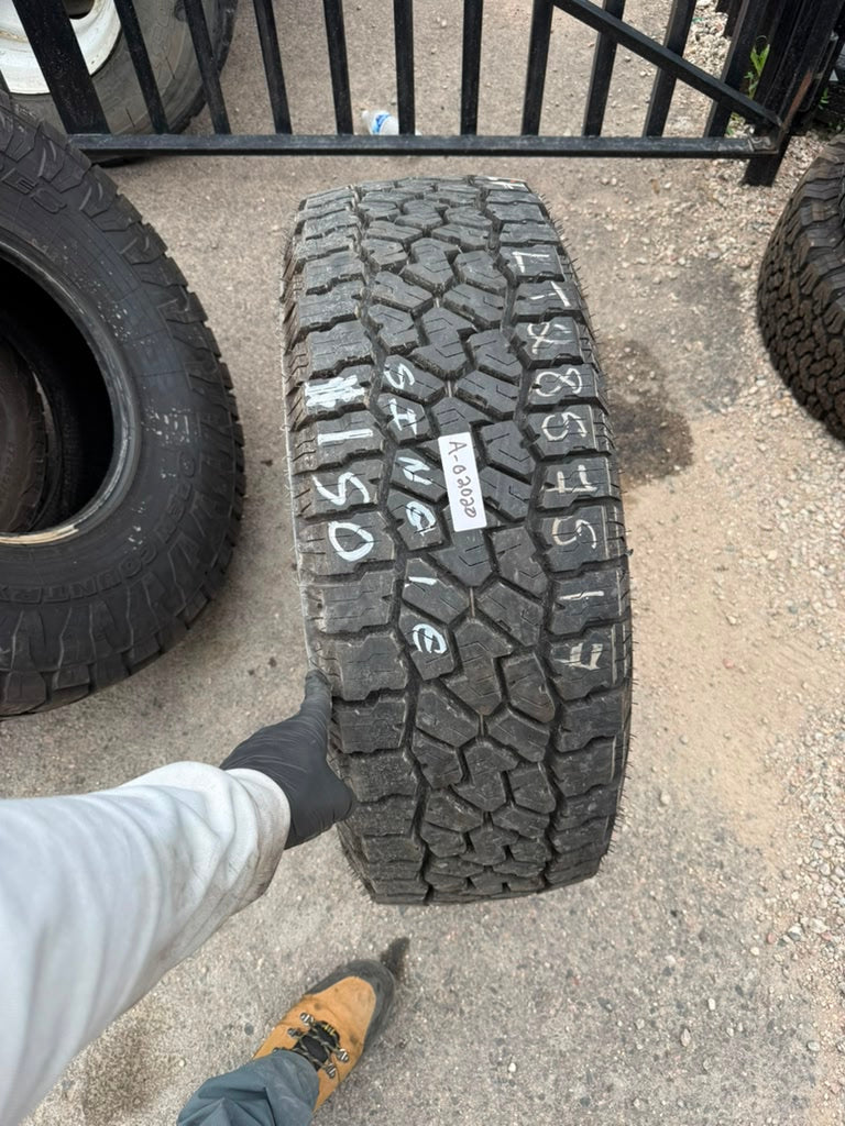 LT285/75R17 Single (1 Like New Tire) Falken Wild Peak A/T