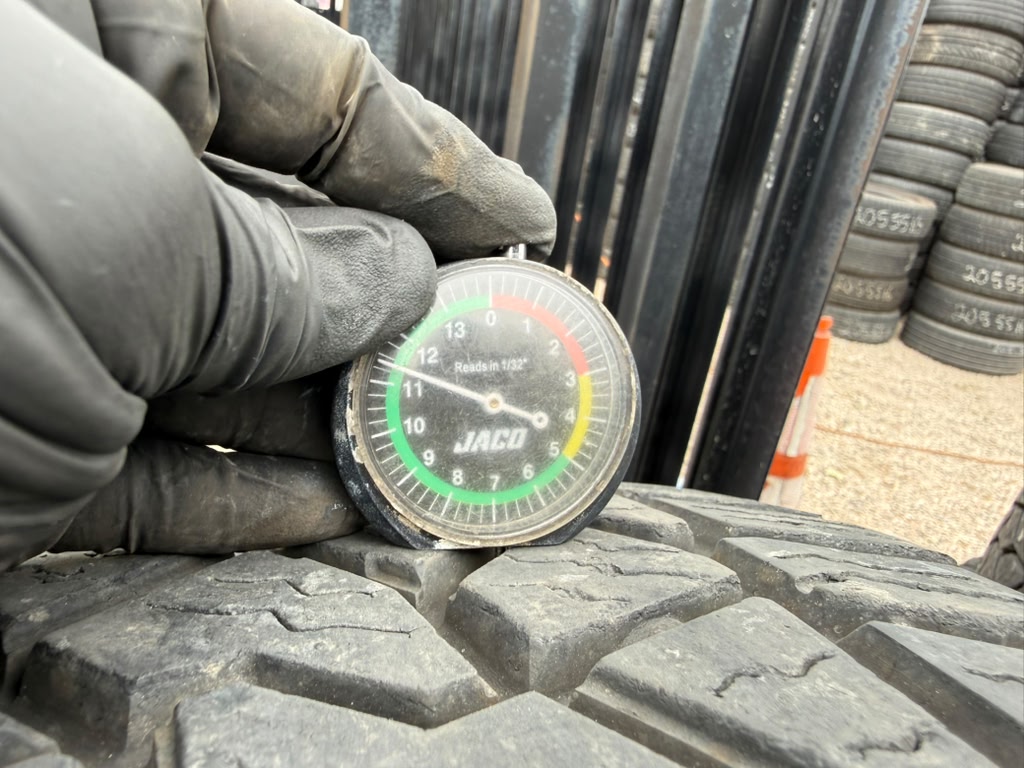 LT285/55R20 Single (1 Used Tire) Dean Tires Back Country AT2