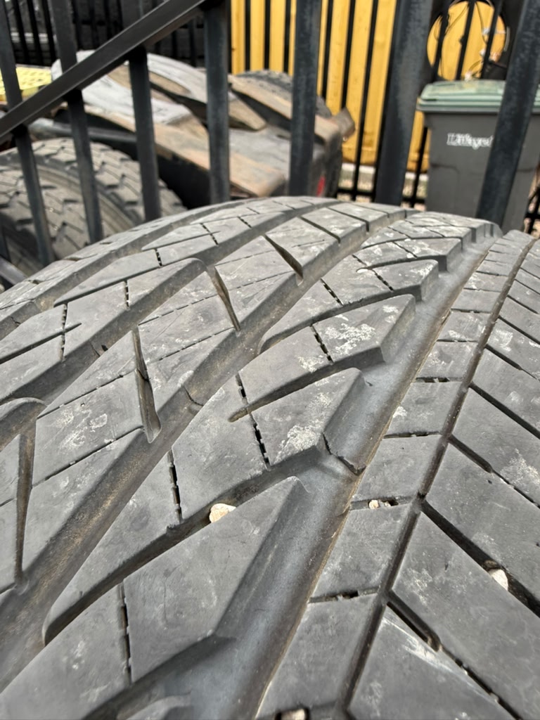 235/60R18 Single (1 Used Tire) Bridgestone Turanza EL 440