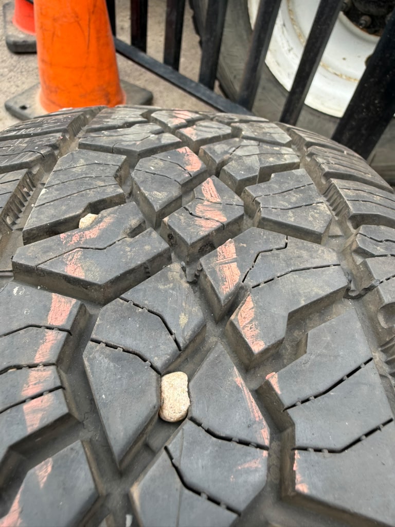 235/65R17 Single (1 Like New Tire) Mastercraft Courser Trail