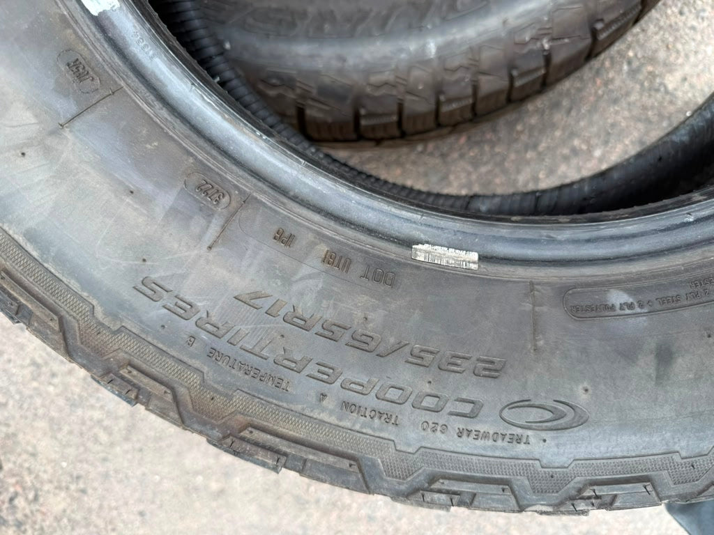 235/65R17 Single (1 Used Tire) Cooper Discoverer AT3 45