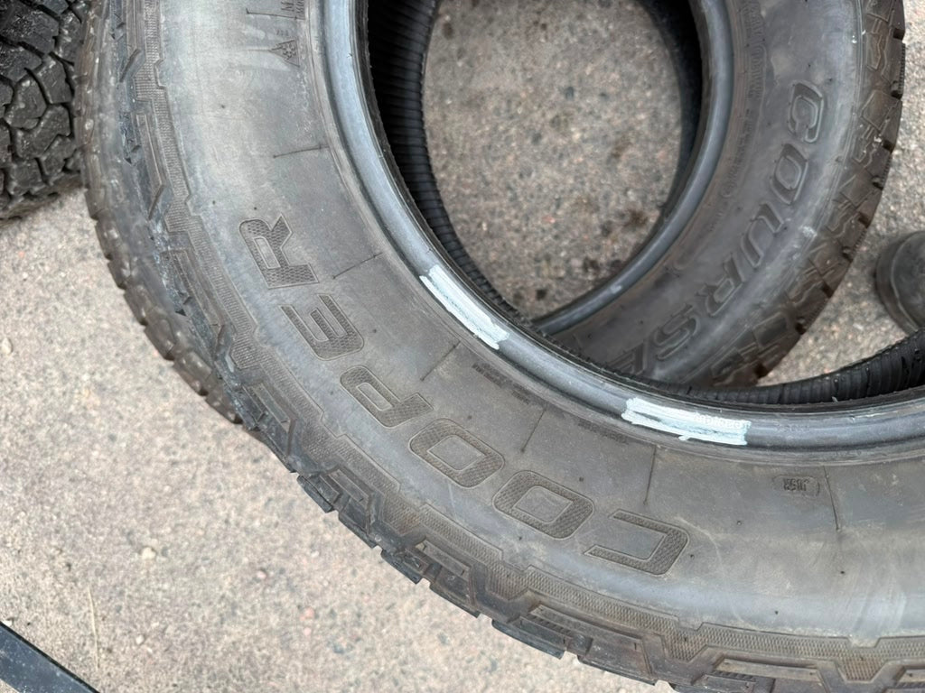 235/65R17 Single (1 Used Tire) Cooper Discoverer AT3 45