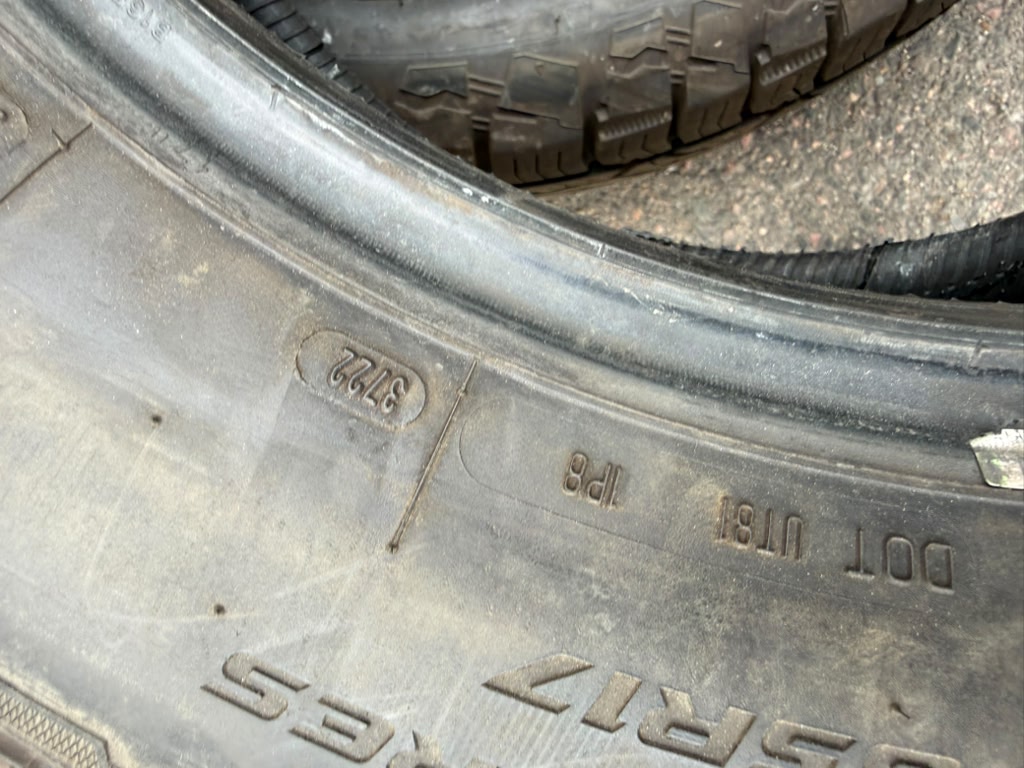 235/65R17 Single (1 Used Tire) Cooper Discoverer AT3 45