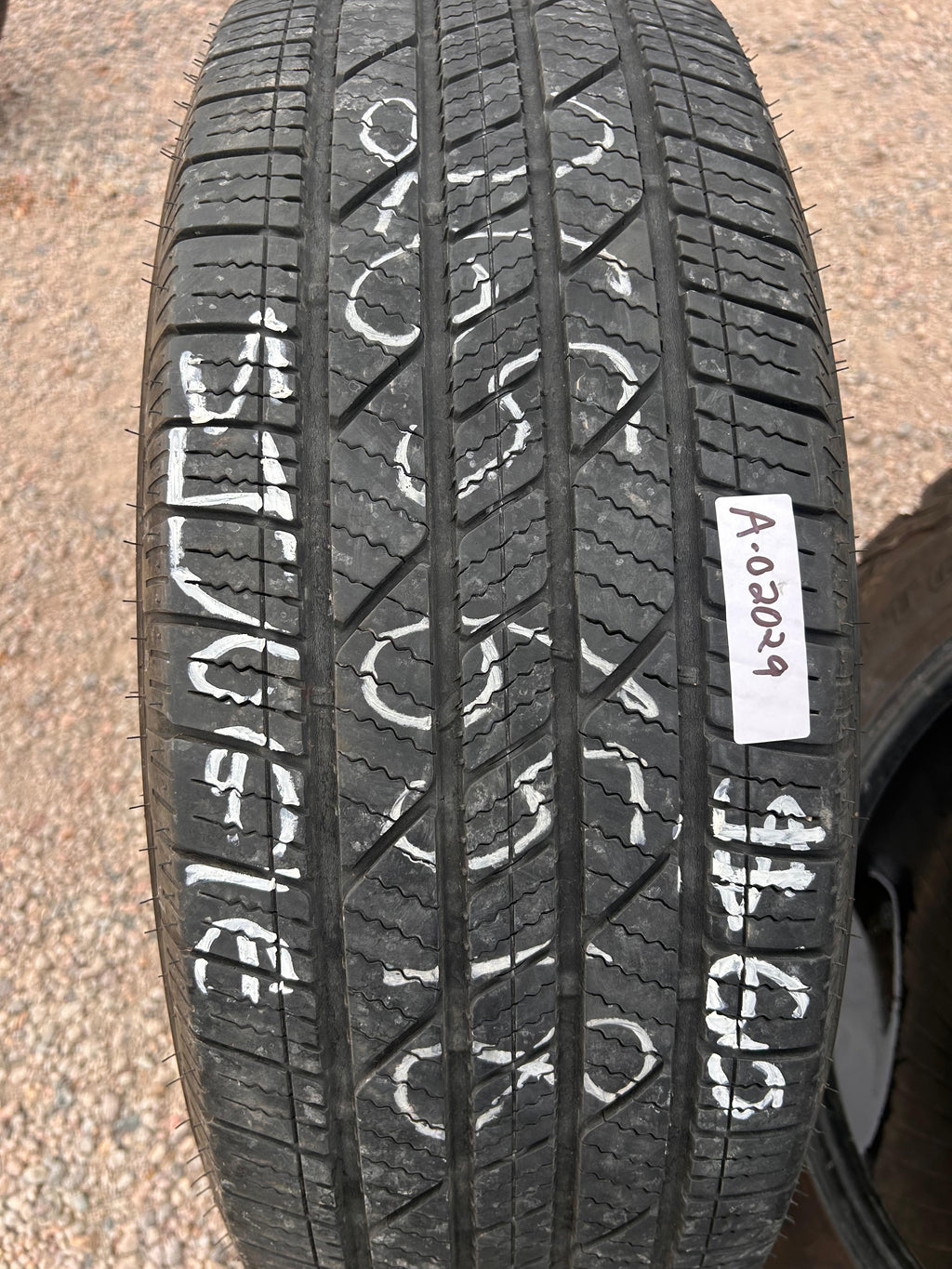 265/65R18 Single (1 Used Tire) Bridgestone Dueler LX