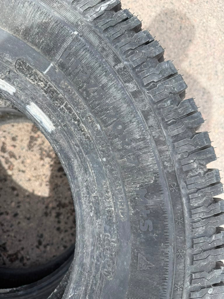 LT275/70R17 Pair (2 Used Tires) Mastercraft Courser MSR