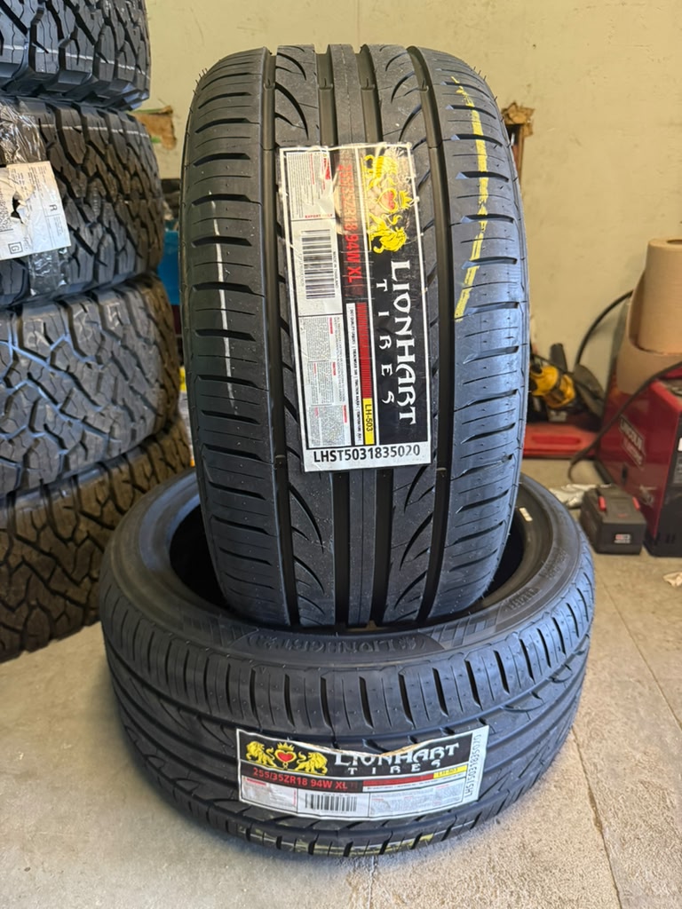 255/35R18 Pair (2 Brand New Tires) Lionhart LH-503