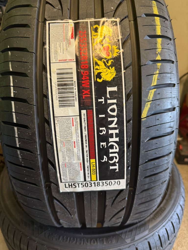 255/35R18 Pair (2 Brand New Tires) Lionhart LH-503