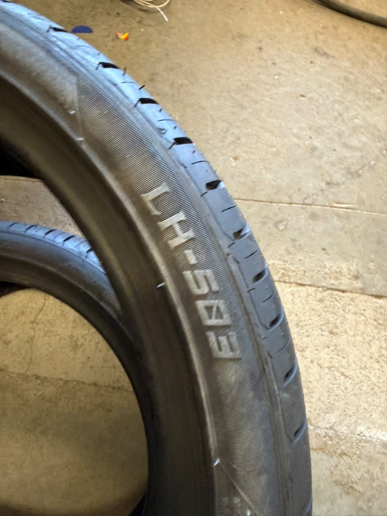255/35R18 Pair (2 Brand New Tires) Lionhart LH-503