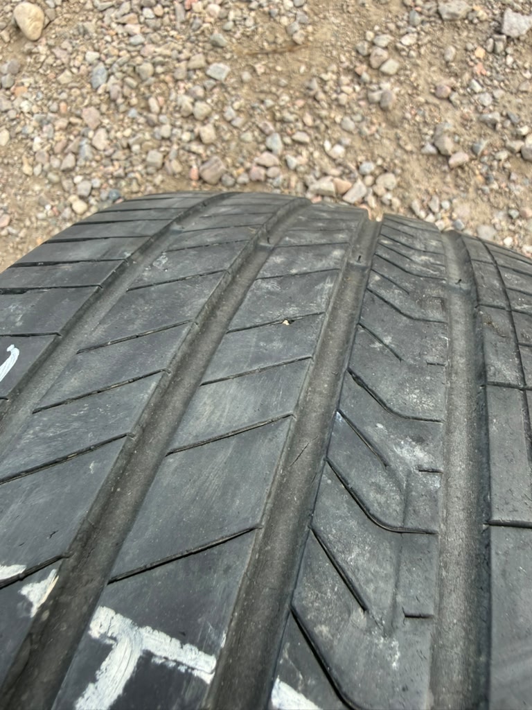 225/45ZR17 Single (1 Used Tire) Kumho Majesty 9