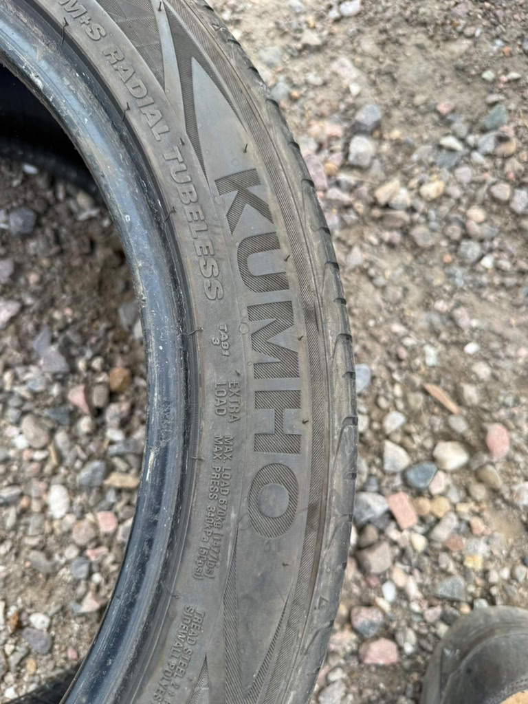 225/45ZR17 Single (1 Used Tire) Kumho Majesty 9