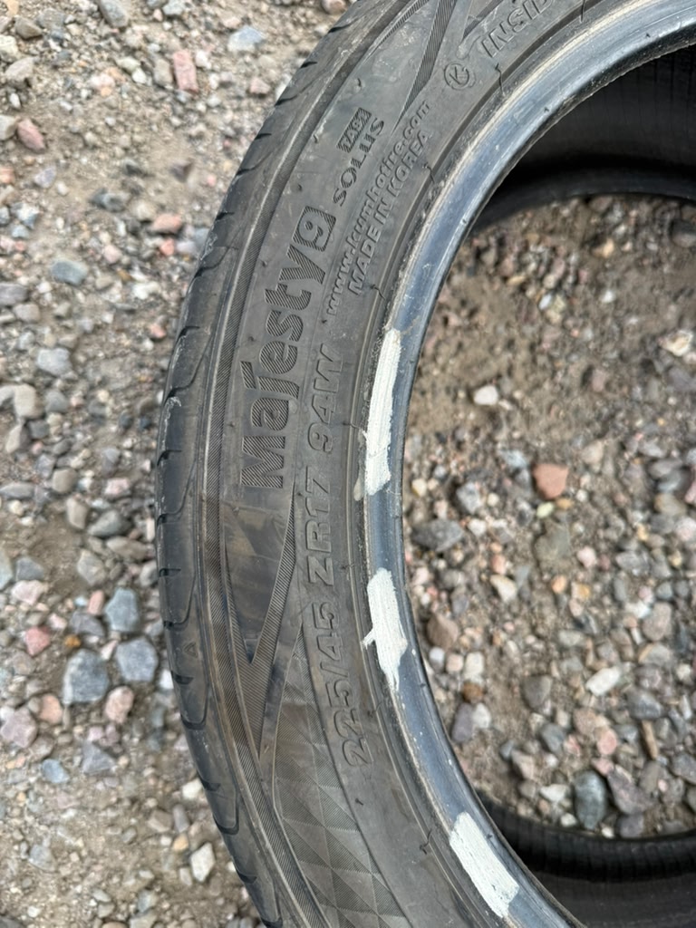 225/45ZR17 Single (1 Used Tire) Kumho Majesty 9