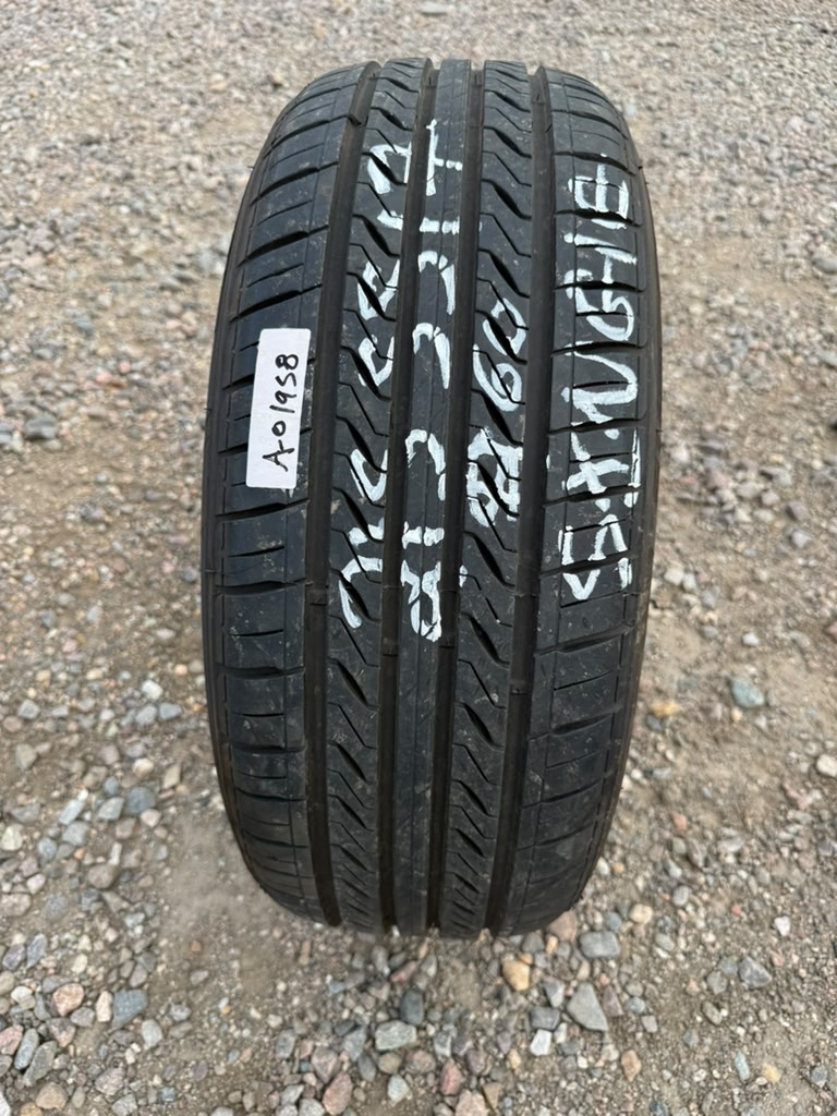 215/55R17 Single (1 Used Tire) Sentury Touring