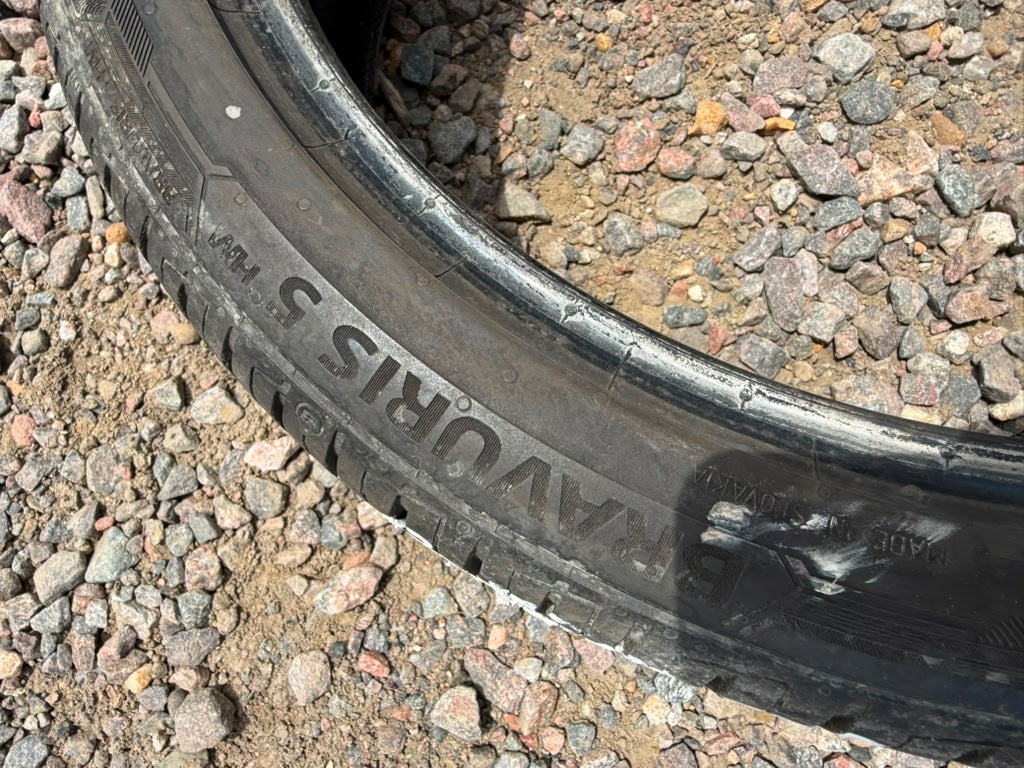 255/35R18 Single (1 Used Tire) Barum Bravius 5