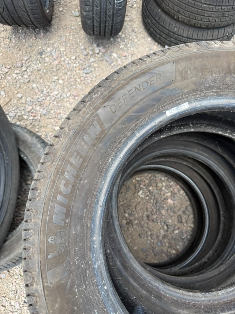 225/60R17 Set (4 Like New Tires) Michelin Defender2