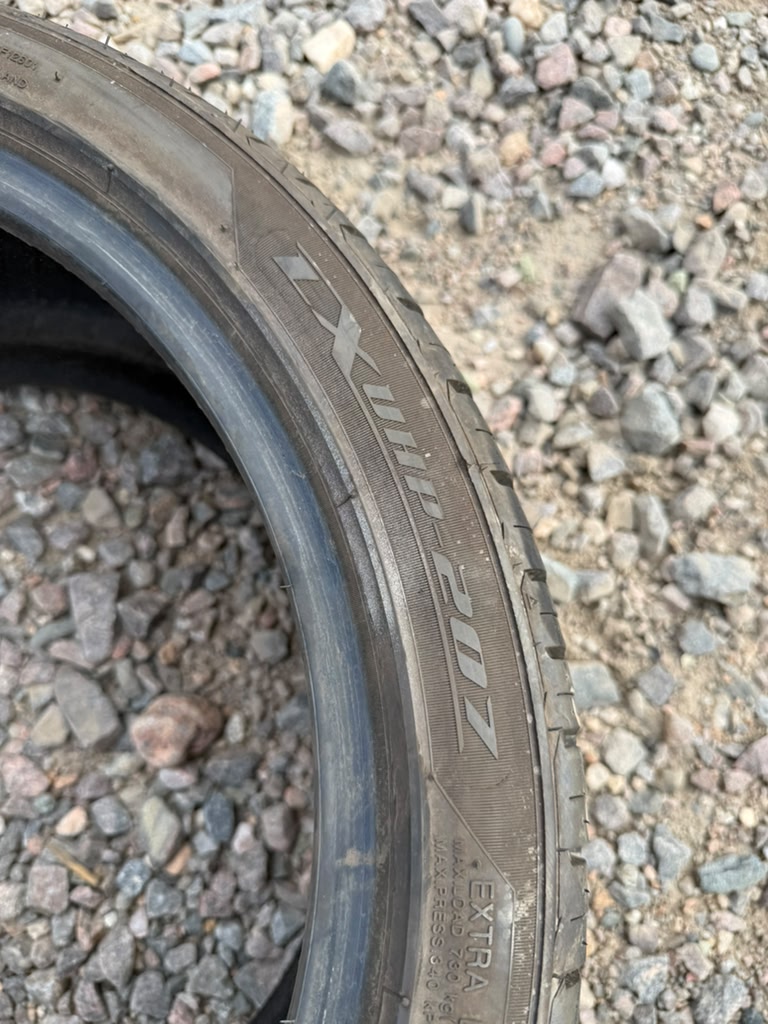 265/35ZR18 Single (1 Used Tire) Lexani UHP 207
