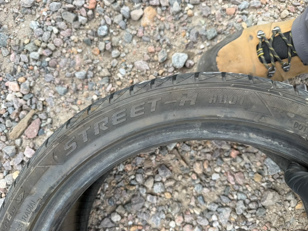 205/45R17 Single (1 Used Tire)  Blackhawk Street - H
