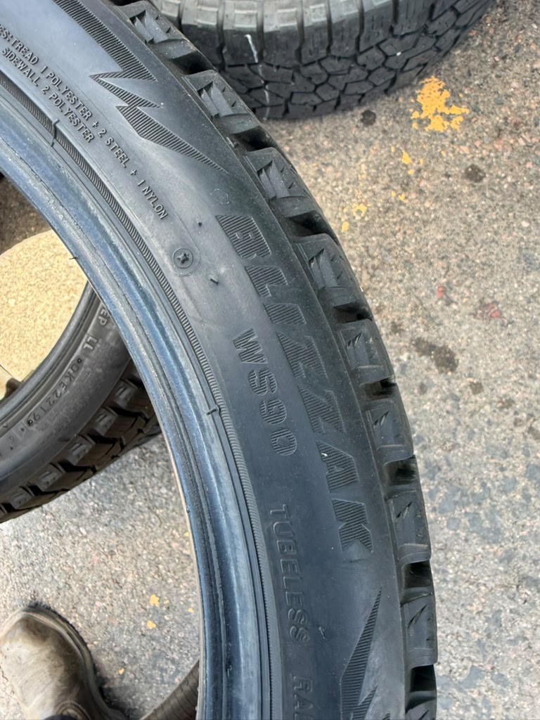 235/40R18 (3 Used Tires) Bridgestone Blizzak WS90 (Studless)