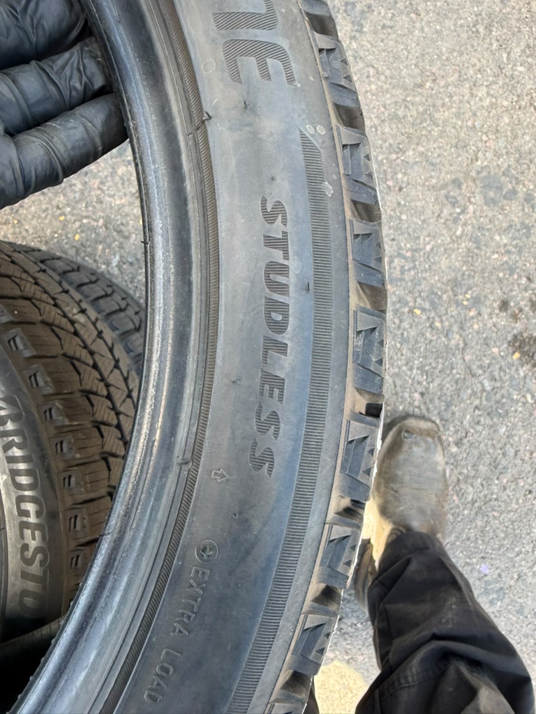 235/40R18 (3 Used Tires) Bridgestone Blizzak WS90 (Studless)