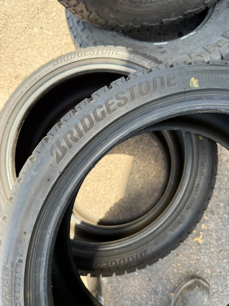 235/40R18 (3 Used Tires) Bridgestone Blizzak WS90 (Studless)