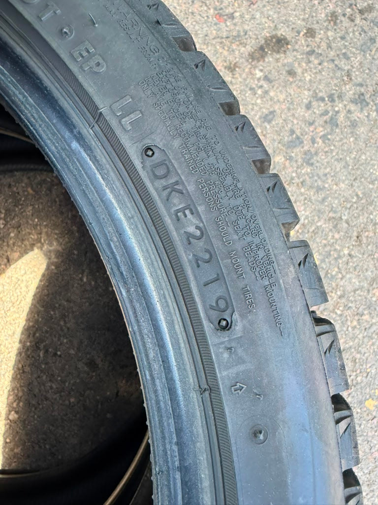 235/40R18 (3 Used Tires) Bridgestone Blizzak WS90 (Studless)