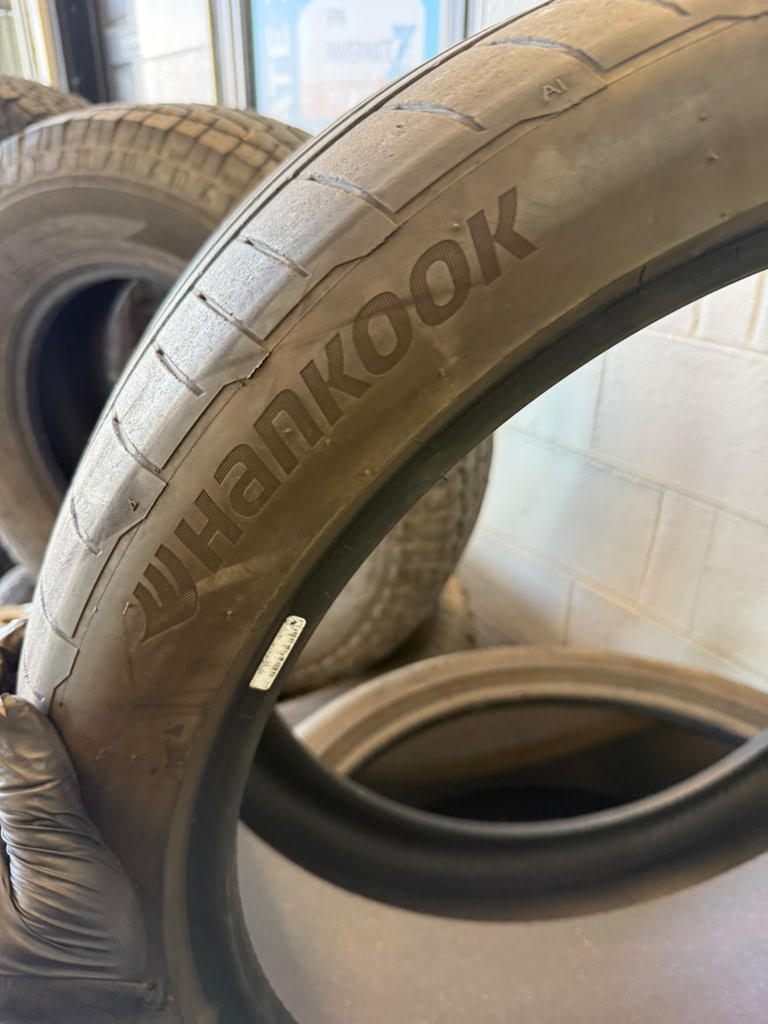 285/35R22 Set (4 Used Tires) Hankook Ventura S1 EVO