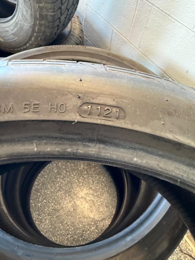 285/35R22 Set (4 Used Tires) Hankook Ventura S1 EVO