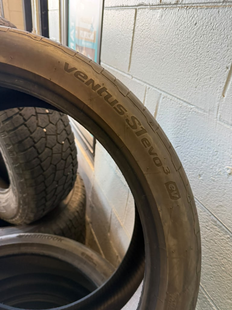285/35R22 Set (4 Used Tires) Hankook Ventura S1 EVO