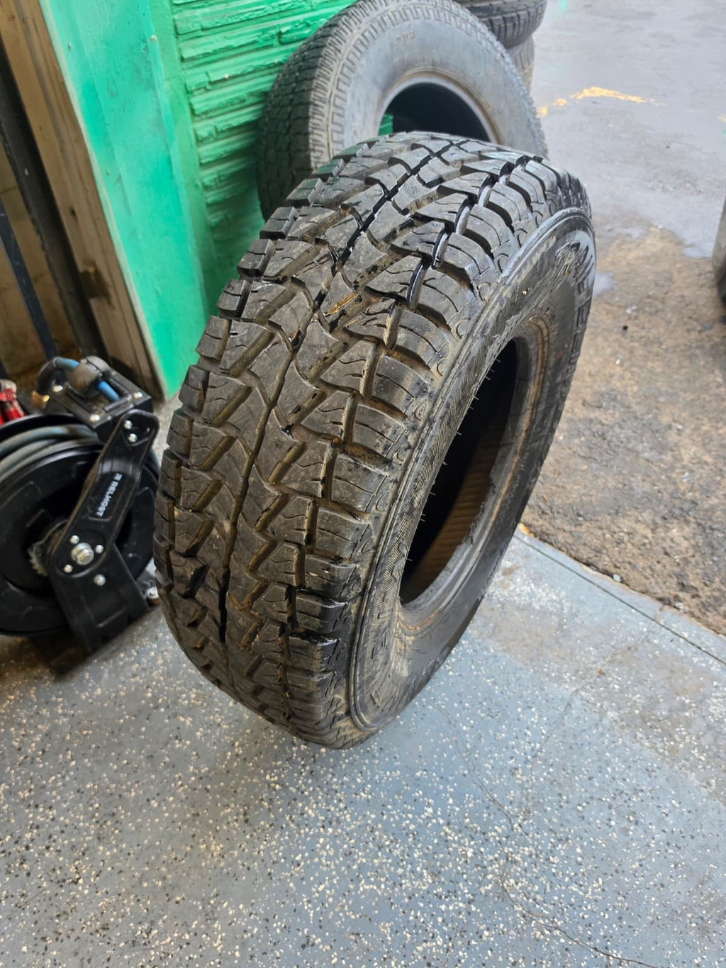 LT31x10.50R15 Single (1 Used  Tire) Summit Trail Climer