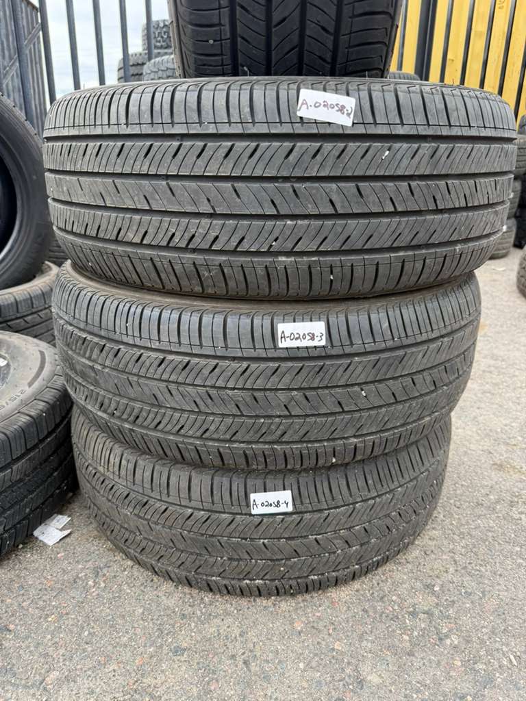 215/55R17 Set (4 Used Tires) Kumho Solus TA31