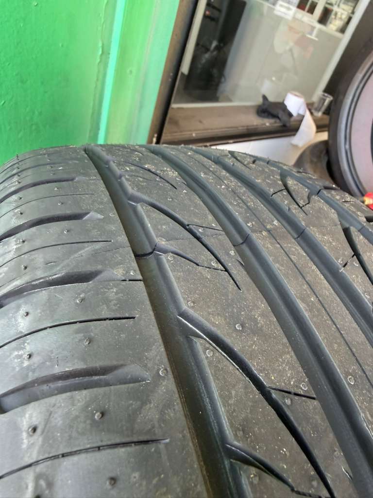 235/45R17 Set (4 Brand New Tires) Lionhart LH-503