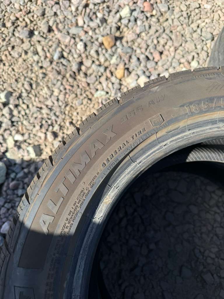 185/55R15 Pair (2 Like New) General Altimax 365 aw
